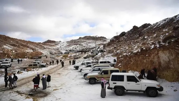 تنبيه عاجل.. أمطار متفرقة تضرب تبوك وطريف وأملج اليوم