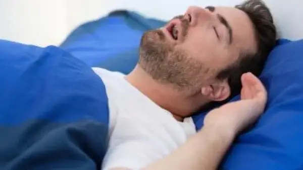 تنفس بسهولة أكبر ليلاً: أغذية مثبتة علميًا تخفف من حدة انقطاع النفس أثناء النوم.
