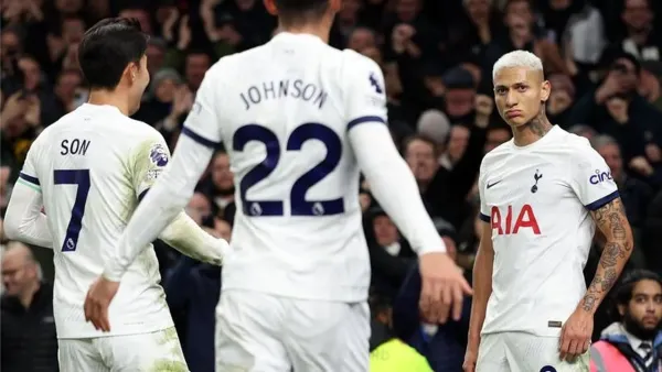 توتنهام يعزز مركزه في الدوري الإنجليزي بالفوز 2-0 على برينتفورد