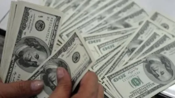 ثبات سعر الدولار في البنوك المصرية يعزز استقرار الأسواق الجمعة 5 ديسمبر 2025