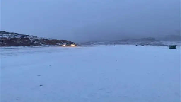 ثلوج جبال اللوز في تبوك تكشف عن ظاهرة نادرة تعيد تصور المناخ في السعودية