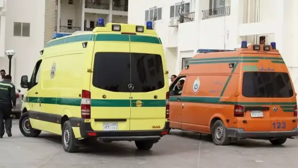 حادث أتوبيس أمام مستشفى المنيا يودي بحياة شخصين ويصيب ثالثًا أثناء بحثهم عن العلاج