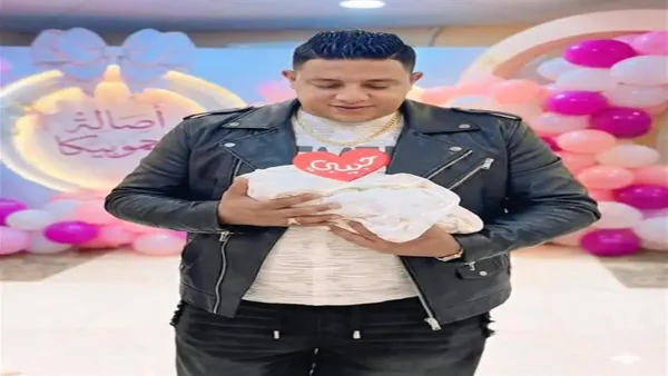 حمو بيكا يعكس قيمة الأسرة من خلال مواقفه الحميمية مع زوجته وأبنائه