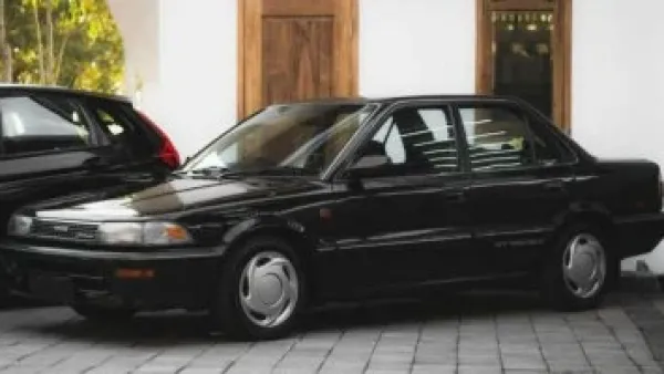 حيلة للهروب من التسوق.. روسي يفبرك حادث سرقة سيارته فيقع في قبضة الشرطة