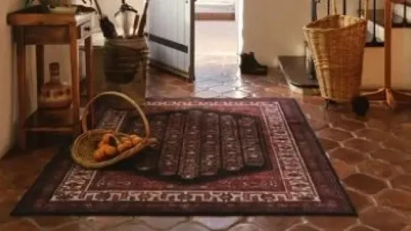 خبراء الديكور: السجاد القديم لم يعد قطعة أثرية بل هو أساس المنزل العصري.