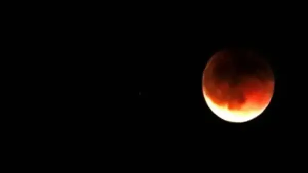 خسوف القمر الكامل في رمضان 2026 يتزامن مع القمر الدموي وتفاصيل ظاهرة فلكية نادرة