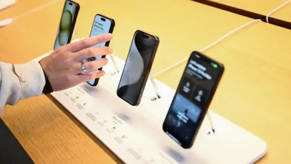 خطأ إداري يعيد فرض رسوم جمركية على الهواتف المحمولة ويهدد برفع أسعارها في الأسواق