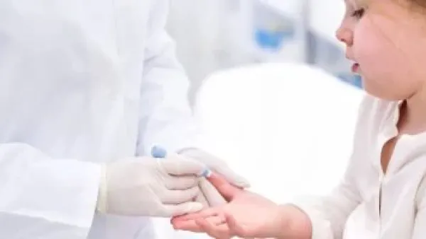 خطة عمل للمدارس والأهالي تضمن سلامة الطفل المصاب بالسكري يوميًا