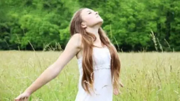 خفض التوتر الحاد في 30 ثانية.. تمرين بسيط يمكنك أداؤه وأنت على كرسيك.