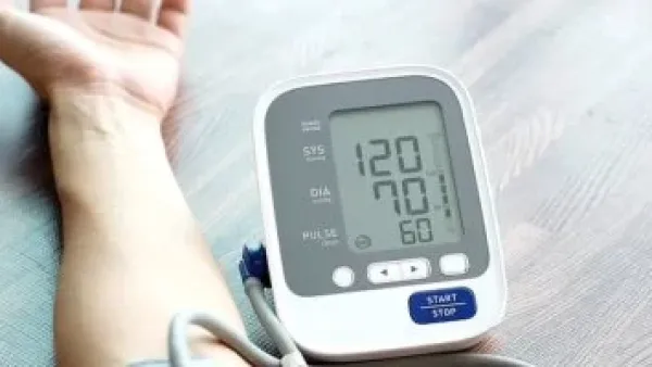 خفض ضغط الدم المرتفع.. قائمة بأقوى الأطعمة التي ينصح بها الأطباء للسيطرة عليه.