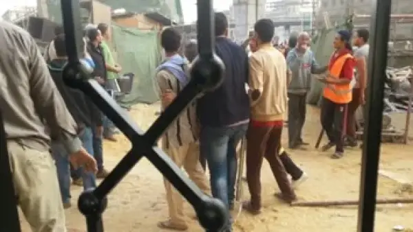 خلاف وجبة الطعام.. إصابة عامل بكسر في الجمجمة ونقله لمستشفى الواحات