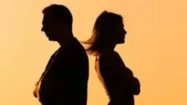 دعاوى حبس متبادلة.. تطورات اتهام زوج لزوجته بالنشوز والضرب داخل محكمة الأسرة