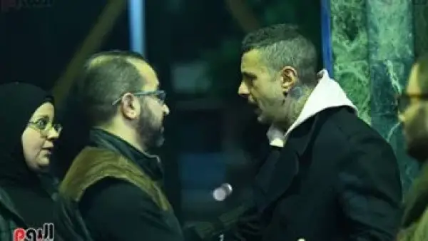دموع ووداع.. نجوم الفن يواسون أحمد الفيشاوي في عزاء والدته سمية الألفي