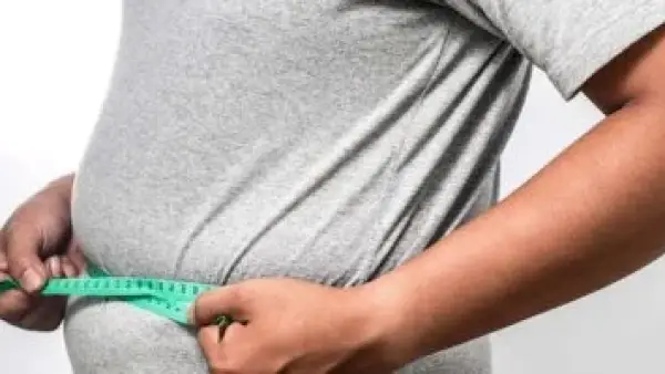 دهون البطن المقاومة.. طبيب يحدد سببها الحقيقي ويقدم خطة التخلص منها في 3 أسابيع.