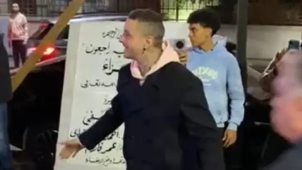 رسالة مؤثرة.. أحمد الفيشاوي يطلب من المصورين مراقبة الخصوصية في عزاء سمية الألفي