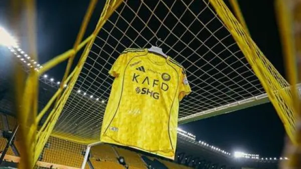 رونالدو يقود النصر ضد الخليج بعد لقاء ترامب.. التشكيلة والقنوات الناقلة