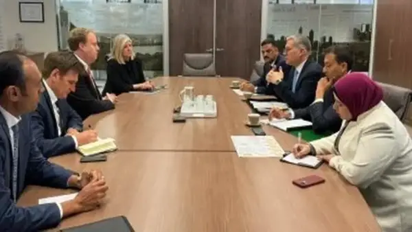 زار وزير البترول بيرث الأسترالية لتعزيز فرص الاستثمار في قطاع الطاقة