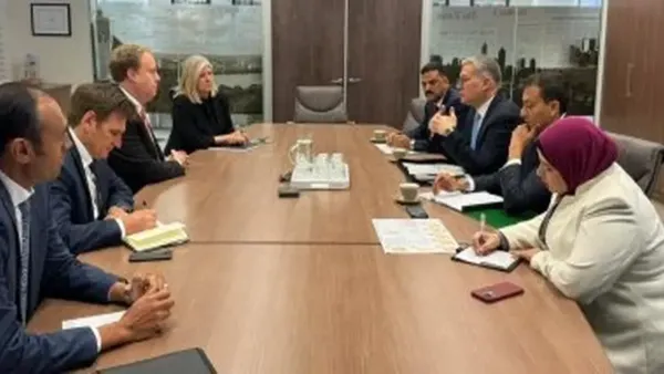 زار وزير البترول بيرث الأسترالية لتعزيز فرص الاستثمار في قطاع الطاقة