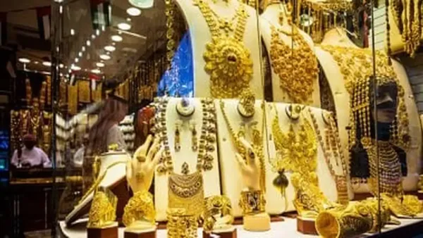 زيادة 50 جنيهاً في سعر الذهب عيار 21 اليوم تؤثر على السوق والمشتريات المحلية