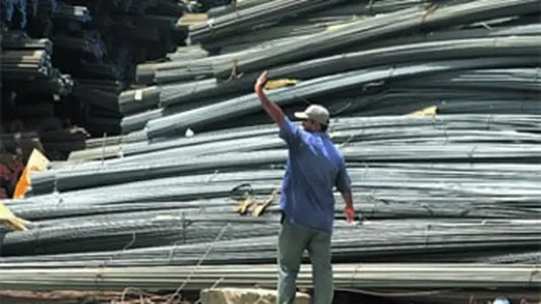 سعر الحديد اليوم الجمعة 12-12-2025 يحدد اتجاهات السوق وتأثيره على مشاريع البناء