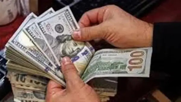 سعر الدولار في البنوك المصرية يتراجع أمام الجنيه اليوم: مؤشرات تأثير التغيرات على السوق المحلي