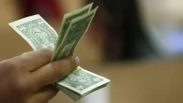 سعر الدولار في البنوك المصرية يتراجع اليوم الثلاثاء 9-12-2025 وتأثيره على السوق المحلية