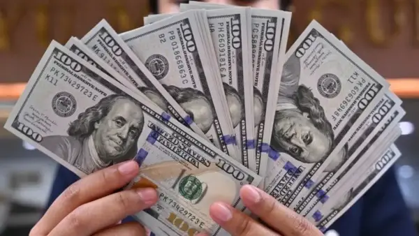 سعر الدولار في مصر اليوم يتراجع مقابل الجنيه وسط تحركات السوق المستمرة