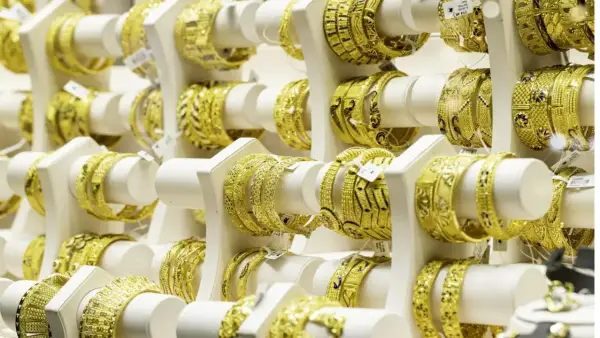 سعر الذهب الآن في الصاغة.. وعيار 21 يهبط وسط تقلبات الأسعار العالمية