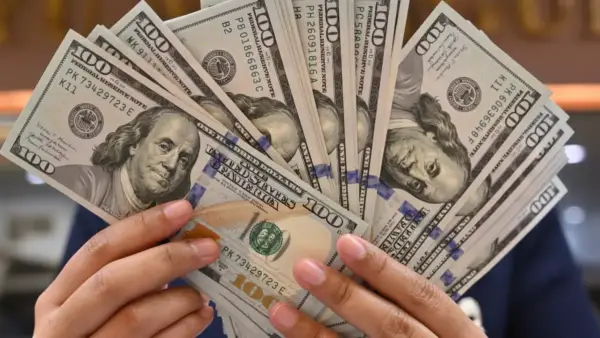 سعر الصرف يتغير.. قفزة مفاجئة في أسعار الدولار داخل البنوك المصرية اليوم