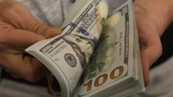 سعر الصرف.. تراجع حجم التداولات قبيل اجتماع البنك المركزي لحسم مصير الجنيه