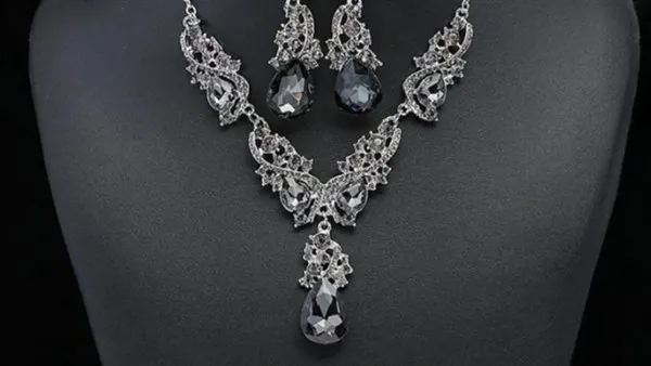 سعر الفضة اليوم الأحد 30 نوفمبر 2025 يشهد استقرارًا وسط ارتفاع طلب السبائك الاستثمارية