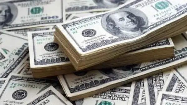 سعر بنك البركة.. الدولار يسجل 47.52 جنيه خلال تعاملات اليوم المحدثة بالبنوك المصرية