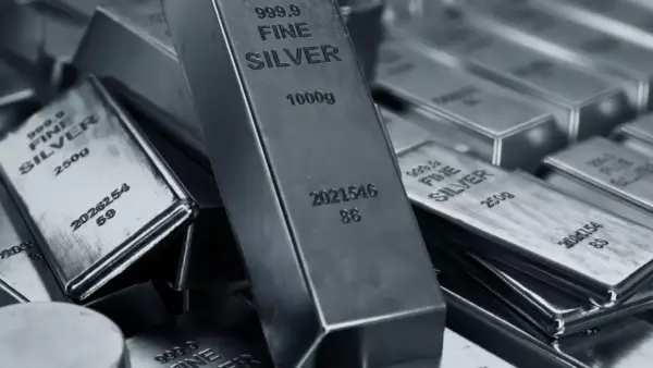 سعر تاريخي.. قفزة الفضة إلى 84 دولاراً تثير مخاوف المحللين من انهيار وشيك