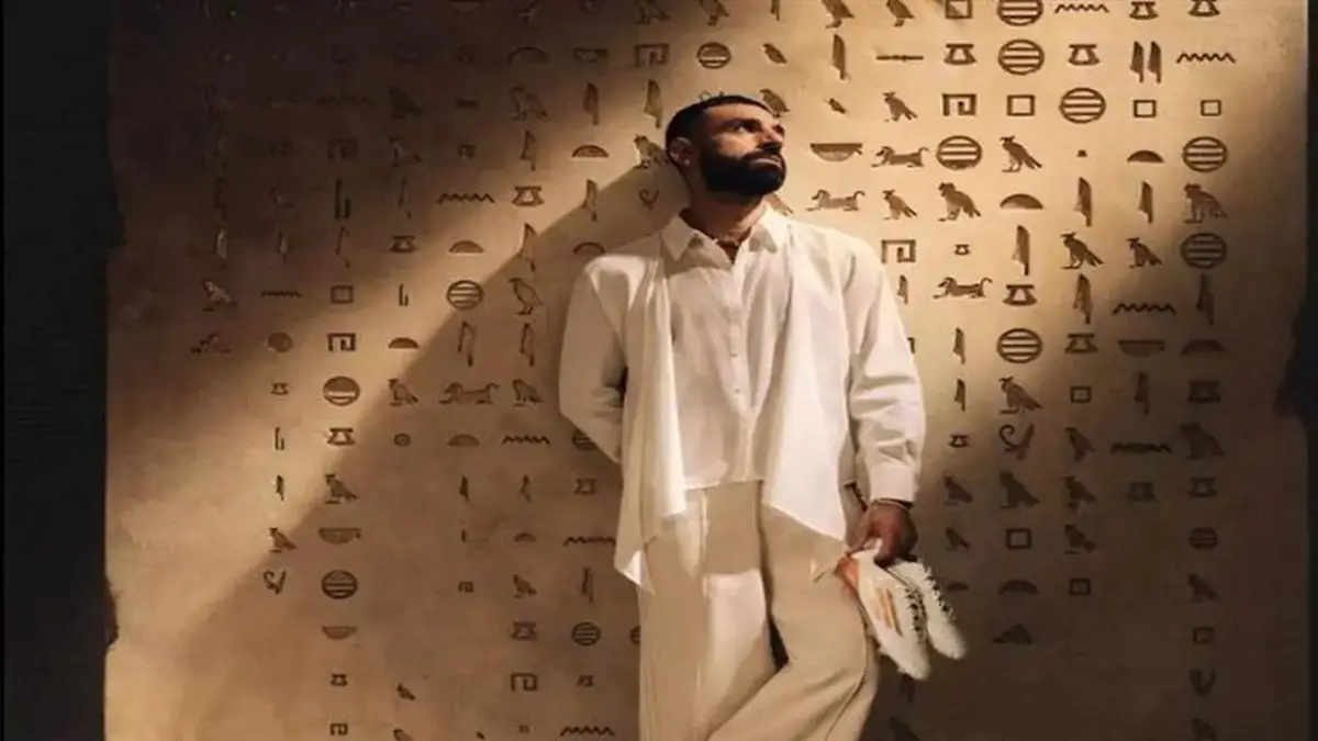 سعر حذاء محمد صلاح المزخرف بنقوشات فرعونية لكأس أمم إفريقيا يكشف قيمة تصاميم الملابس الرياضية الجديدة