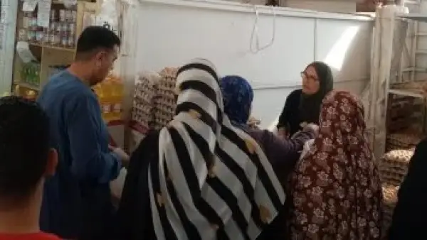 سعر طبق البيض يرتفع إلى 100 جنيه في المعرض الدائم للسلع الغذائية بالمنصورة