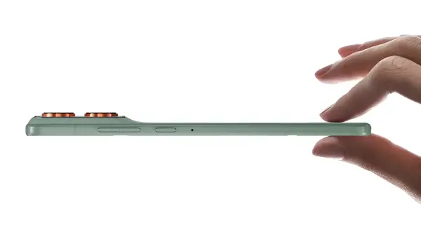 هاتف موتورولا النحيف X70 Air سينافس آيفون أير