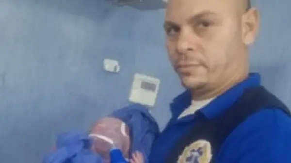 سعف في بني سويف.. كيف نجح طارق أحمد في توليد سيدة داخل الإسعاف؟