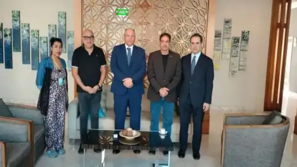 سفير مصر في الكويت يتفقد وضع بعثة «فراعنة الشطرنج» ويؤكد دعمها في البطولة العربية