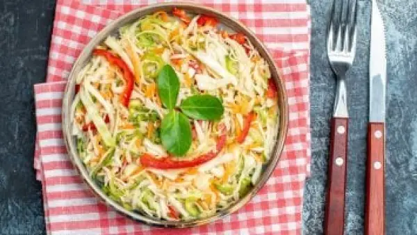 سلطة المكرونة التي أقنعت أصعب الأطفال بتناول الخضروات.