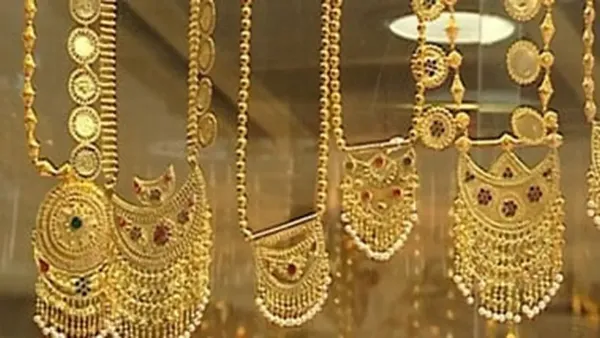 سوق الذهب يشهد حركة متواضعة وتأثيرات محتملة على أسعار عيار 21 في الفترة المقبلة