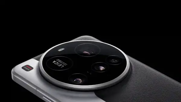 شاومي ستحافظ في 17 ألترا على نفس تصميم شاومي 15 ألترا الظاهر في الصورة