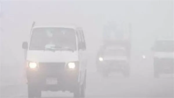 شبورة كثيفة تغلق طريق الواحات بالجيزة وتعرقل حركة السيارات لعدة ساعات