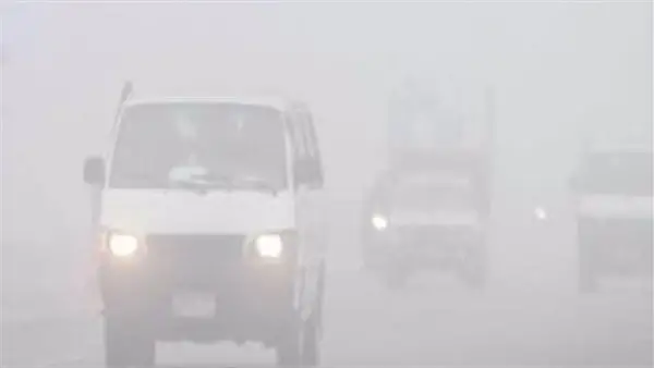 شبورة كثيفة تغلق طريق الواحات بالجيزة وتعرقل حركة السيارات لعدة ساعات