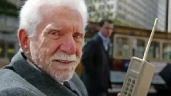 صاحب أول مكالمة.. كيف غيّر مارتن كوبر وجه التواصل في العالم؟