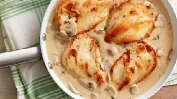 صدور دجاج بالكريمة بنفس الطعم الغني وبسعرات حرارية أقل