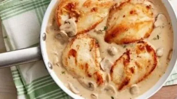 صدور دجاج بالكريمة بنفس الطعم الغني وبسعرات حرارية أقل