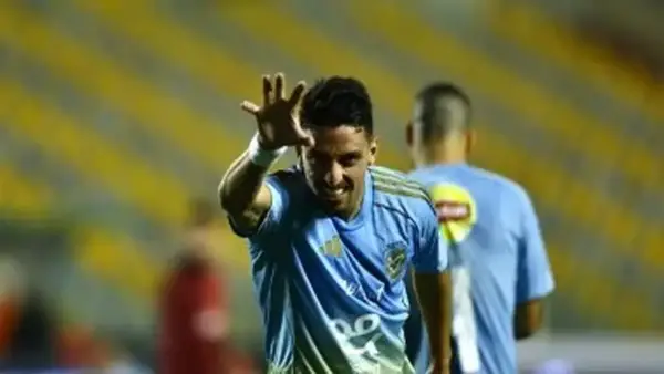 طاهر طاهر يحتفل بهدفه في مرمى سيراميكا بأسلوب Iron Man أمام الجماهير