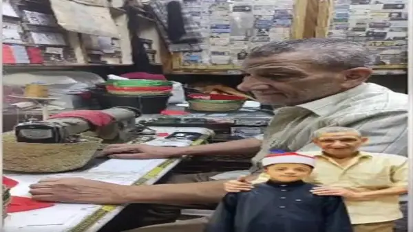 طرابيش مصرية ترسم فخر الطفل عبد الله أثناء تلاوته للآيات القرآنية