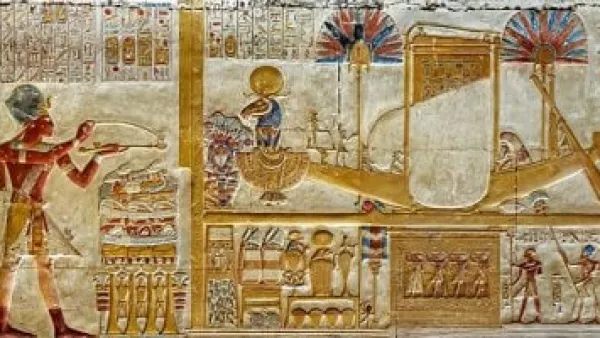 طقوس الفراعنة لم تمت.. كيف يسيطر الإرث القديم على احتفالات المصريين اليوم؟