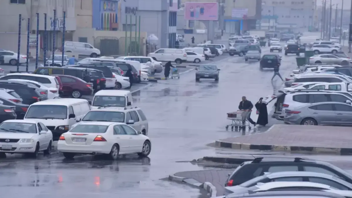 عاصفة رعدية مستمرة 16 ساعة في الشرقية تُزعج الحركة وتحذر الأرصاد من مخاطر الطرق